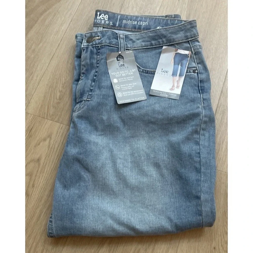 Lee Denim Capris Size 12 Mid Rise Regular Fit Ultramarine Light Wash NWT